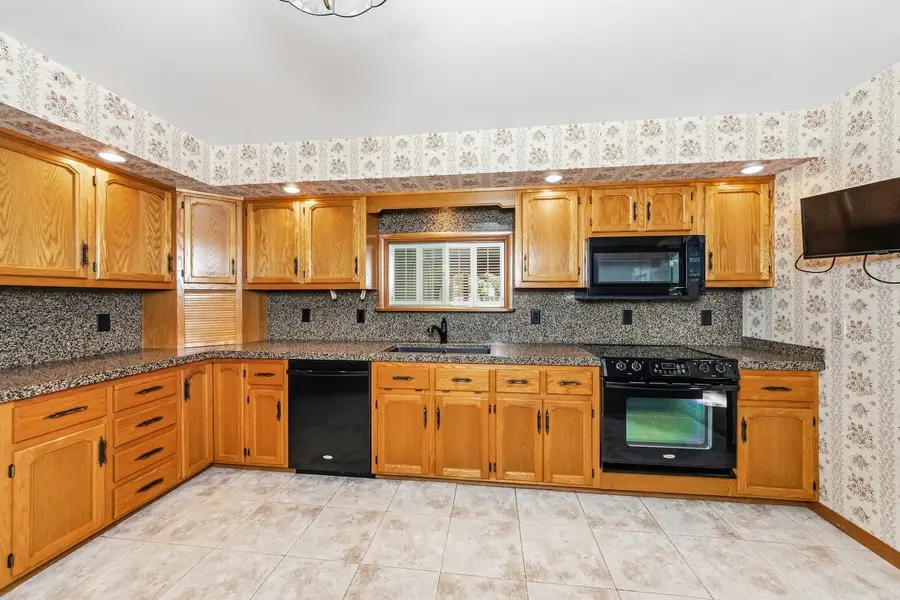 641 W Sixth Street, Minonk, IL 61760 - #2