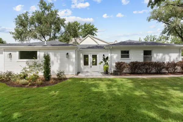 132 Mohawk Drive, Clarendon Hills, IL 60514