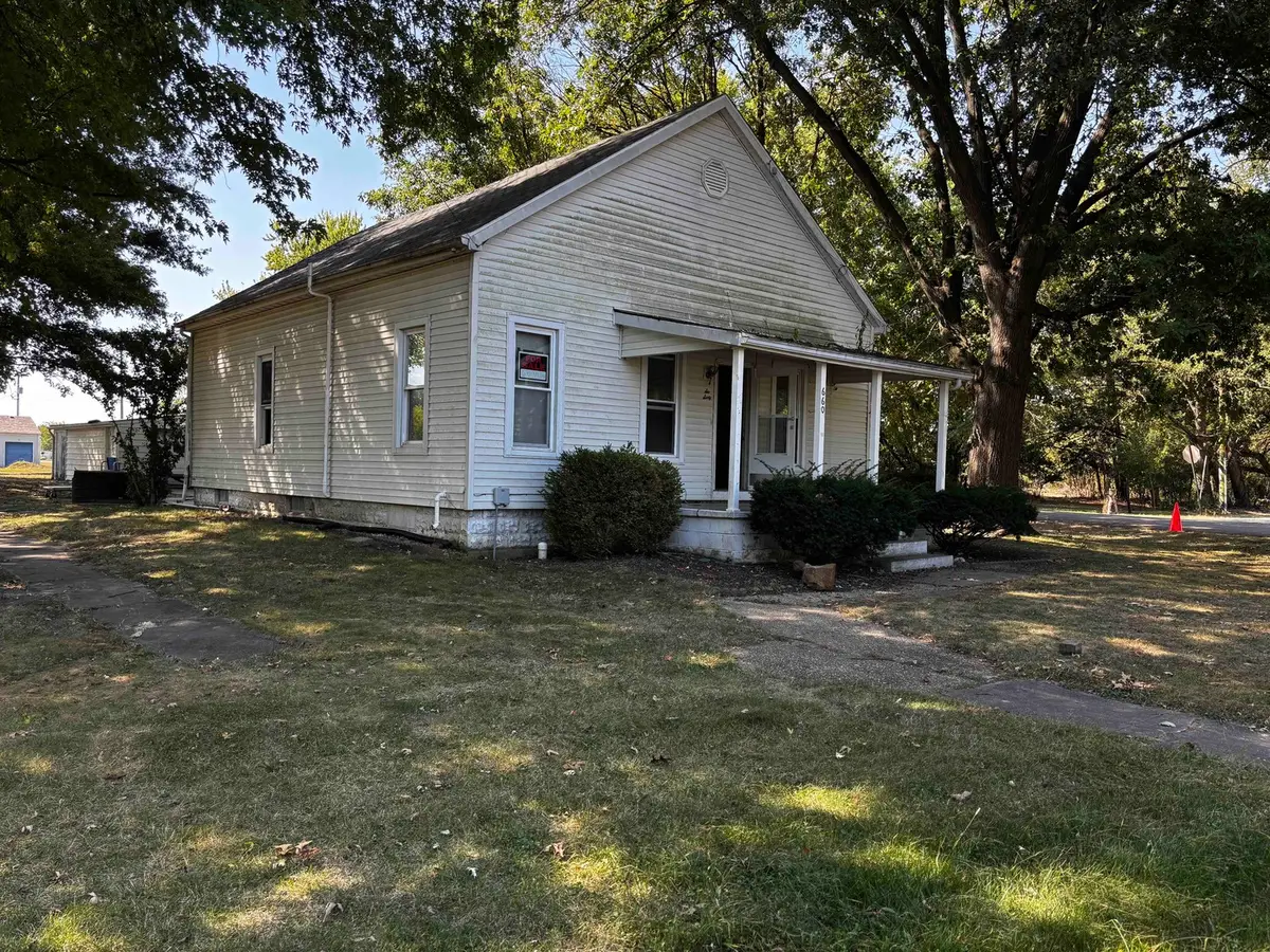660 W Jackson Street, Virden, IL 62690 - #1