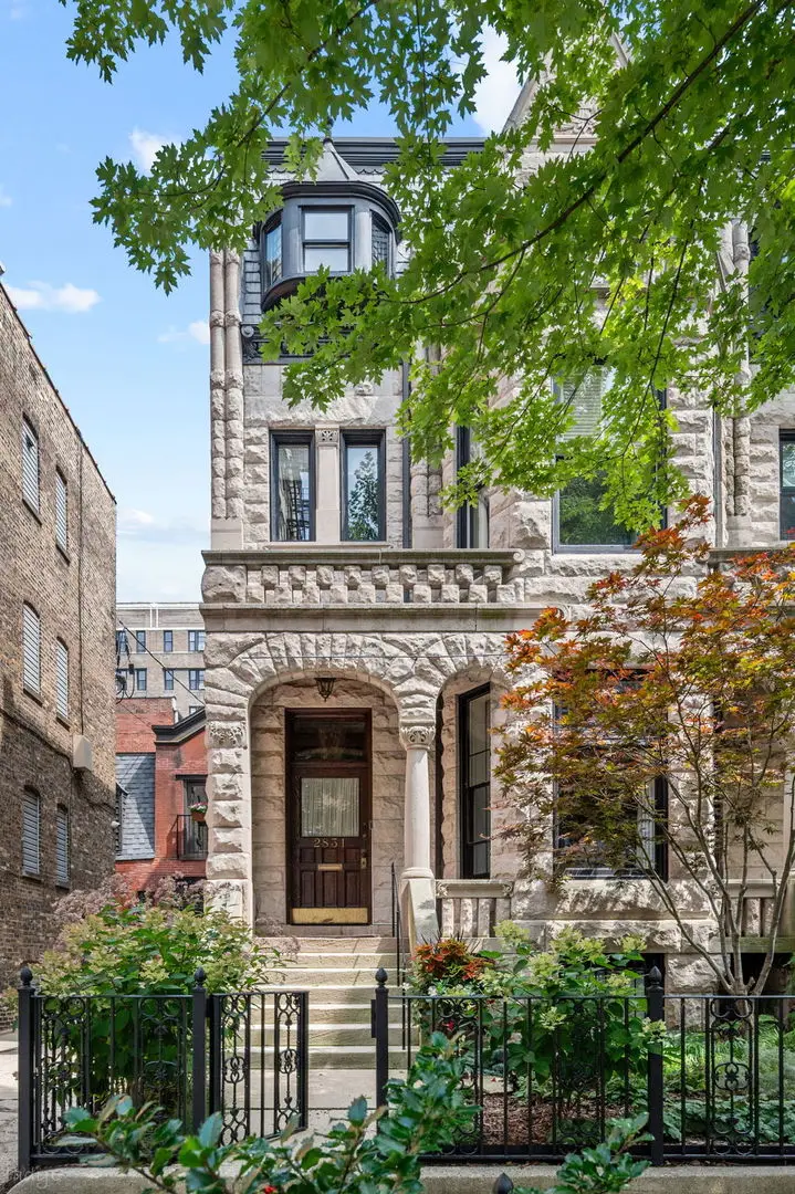 2831 N Pine Grove Avenue, Chicago, IL 60657 - #2