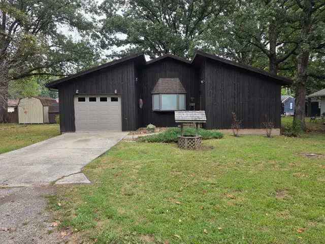 420 N 9th Street, Benton, IL 62812 - #1