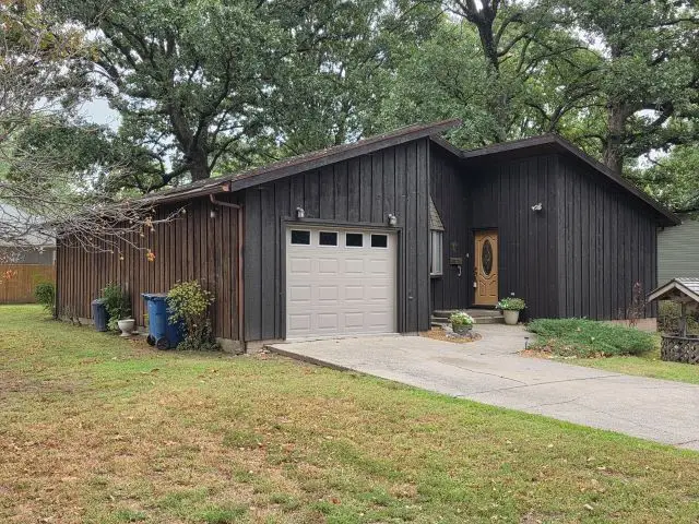 420 N 9th Street, Benton, IL 62812 - #2