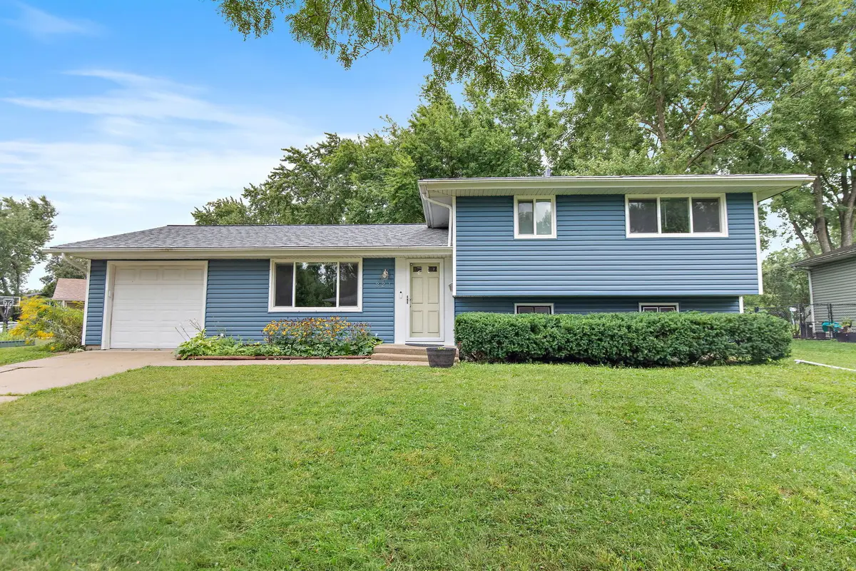 321 Desmond Drive, Schaumburg, IL 60193 - #1