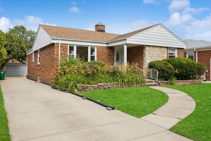 1307 Hull Avenue, Westchester, IL 60154 - #2