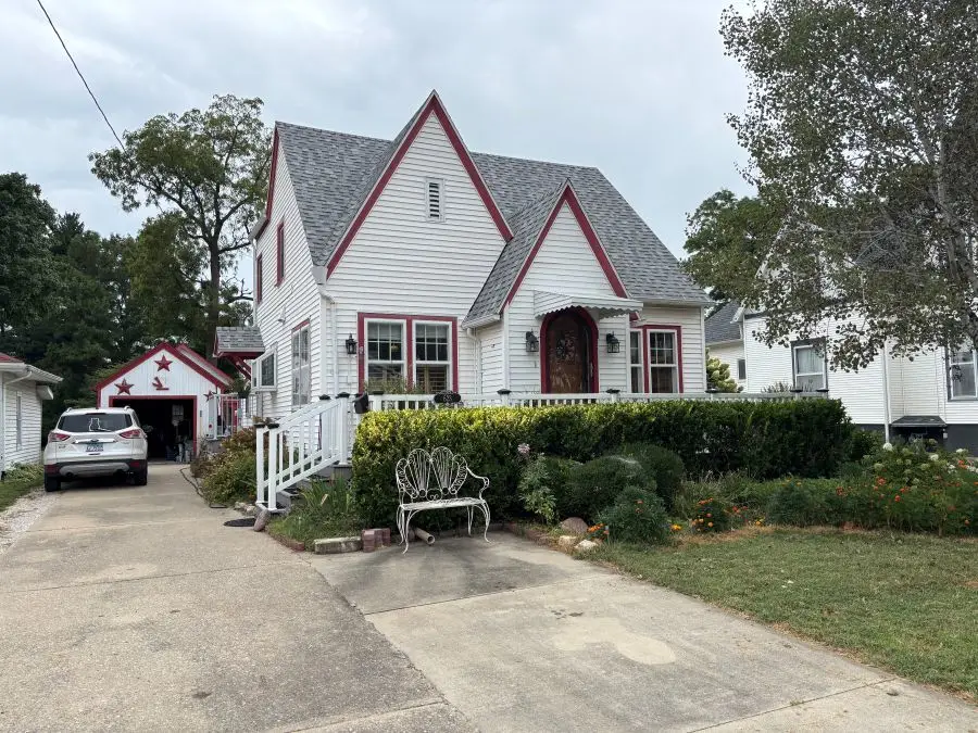 623 S 2nd Street, Watseka, IL 60970 - #1