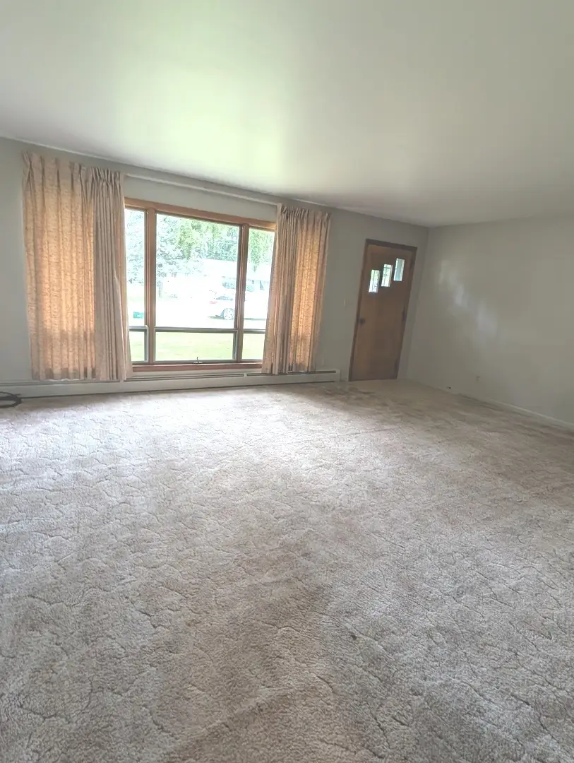 205 E Pleasant Avenue, Sandwich, IL 60548 - #3