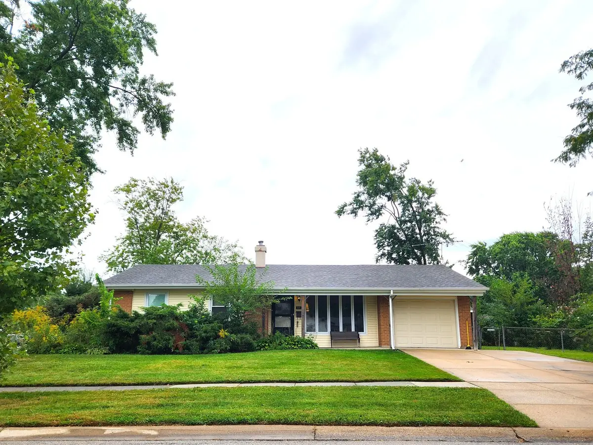 325 Spruce Lane, Elk Grove Village, IL 60007 - #1