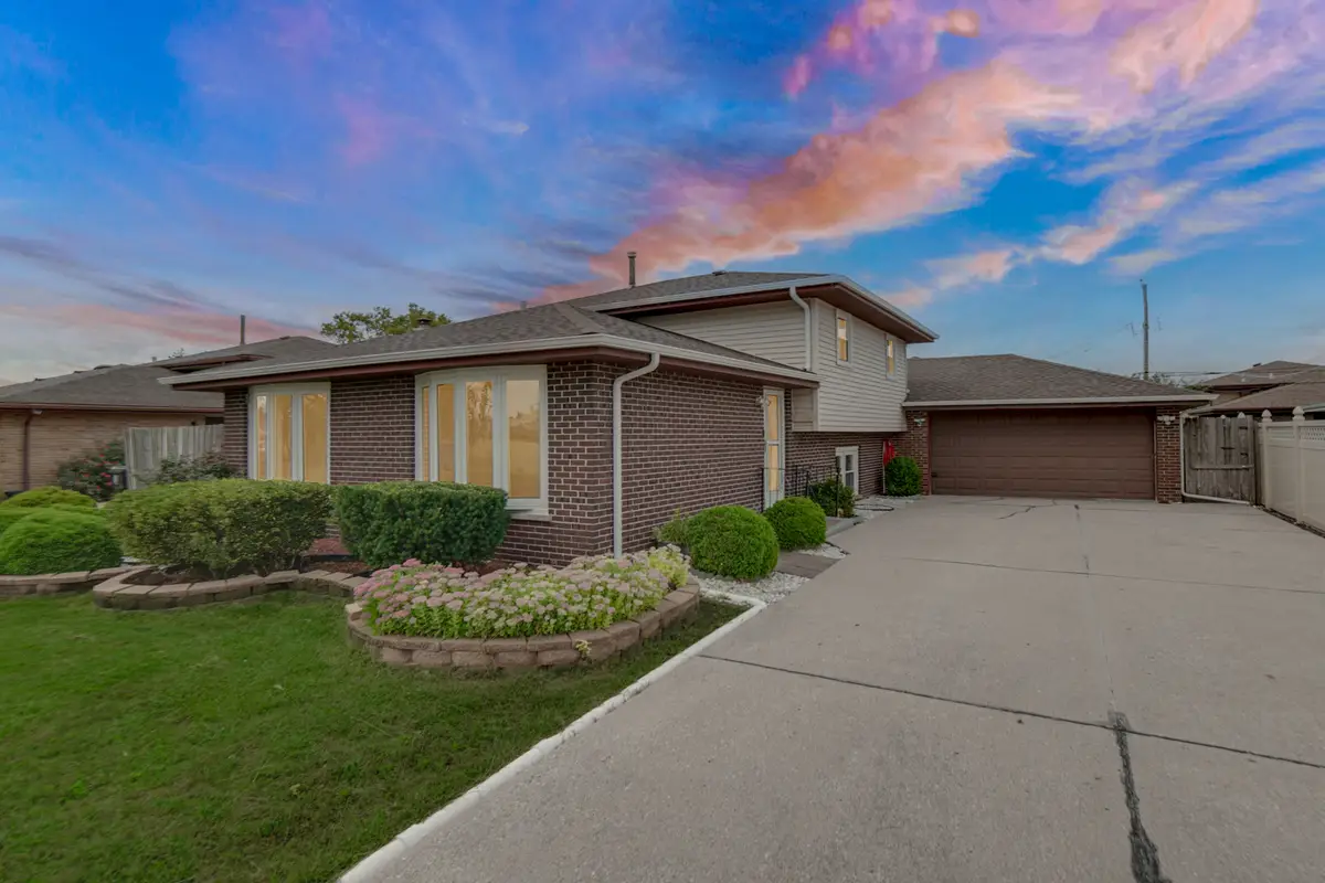 7506 W 83rd Place, Bridgeview, IL 60455 - #1