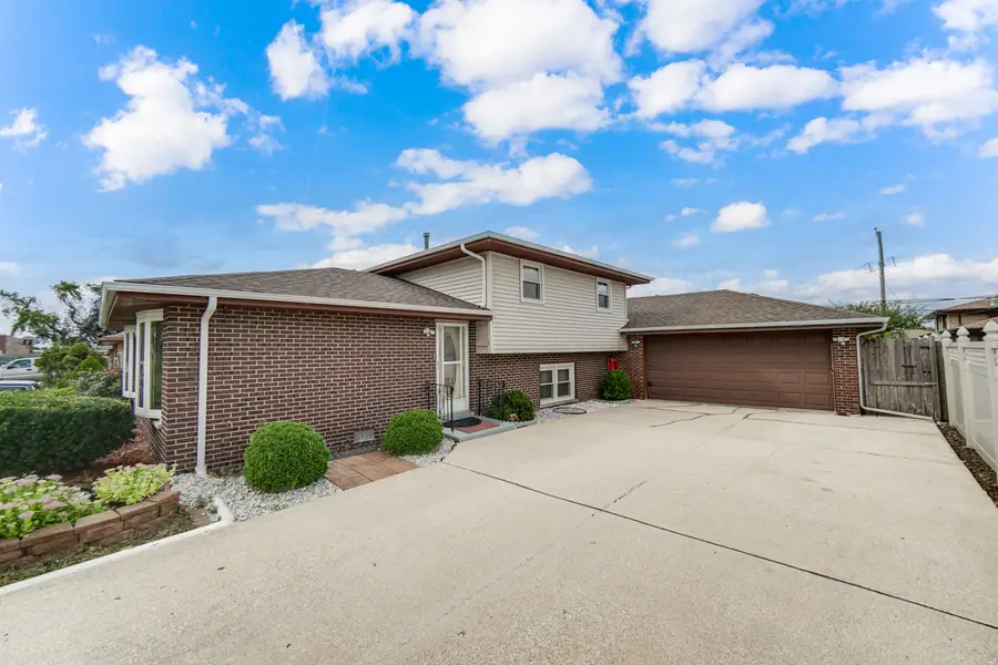 7506 W 83rd Place, Bridgeview, IL 60455 - #3