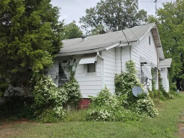 1029 S Mckinley Street, Harrisburg, IL 62946 - #3