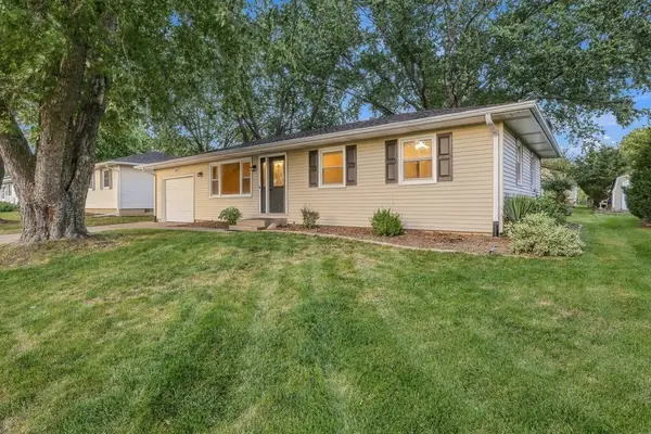 107 N 9th Street, Eldridge, IA 52748