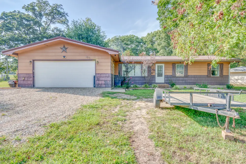 123 White Oak Park Lane, Bluford, IL 62814 - #1