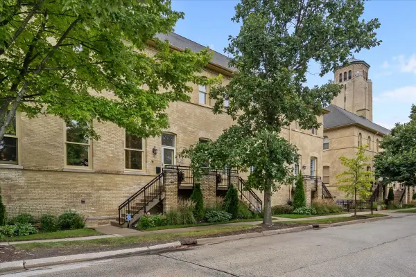 271 Whistler Road, Highland Park, IL 60035