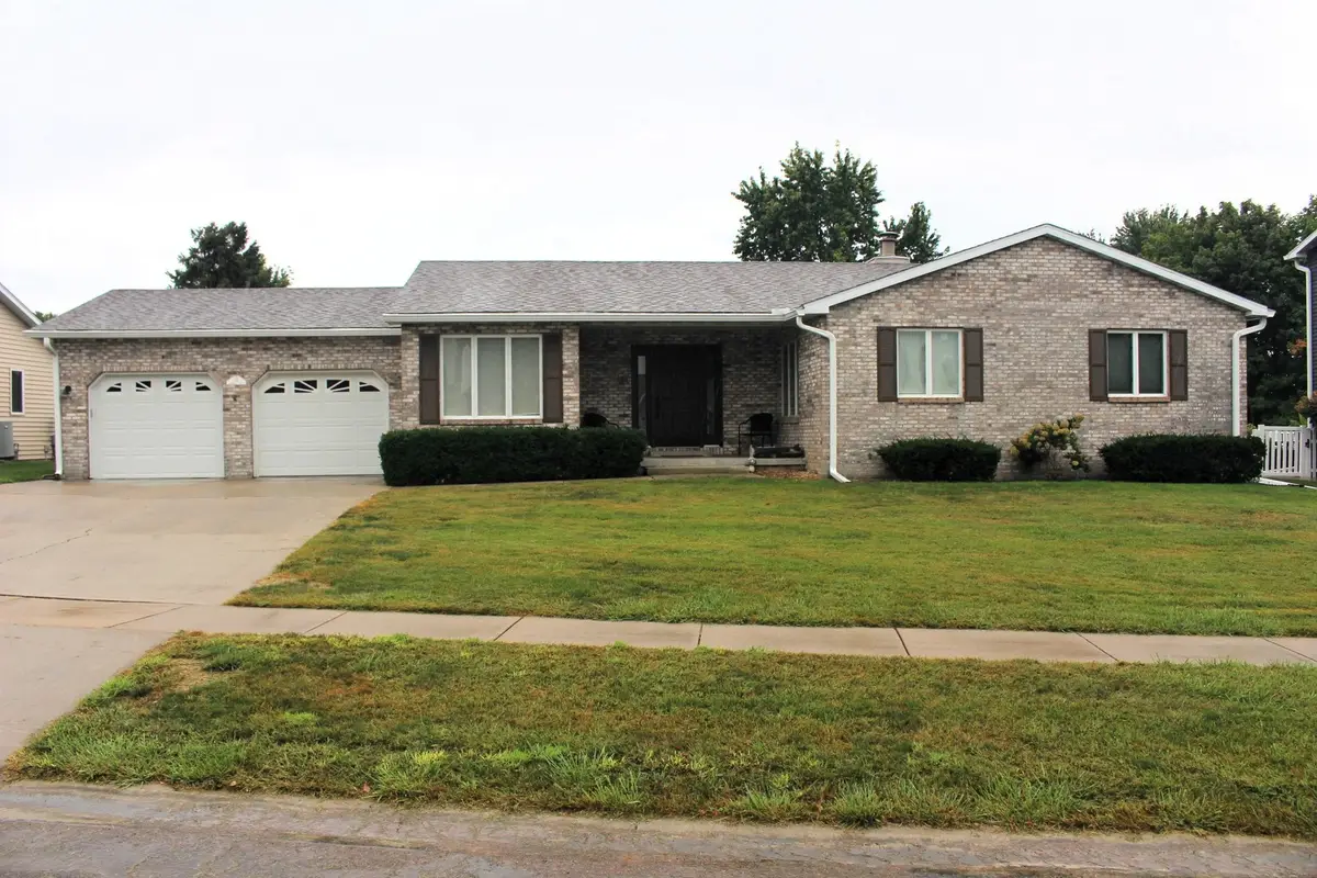 34 Colonial Drive, Clinton, IL 61727 - #1