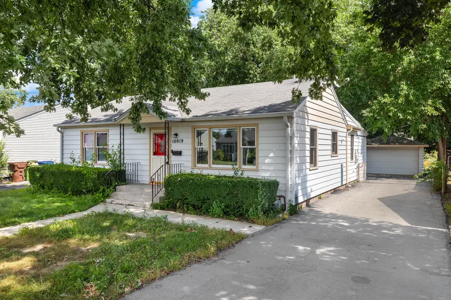 10019 S Tripp Avenue, Oak Lawn, IL 60453 - #2