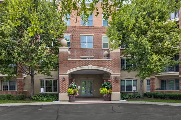 2700 Summit Drive #309, Glenview, IL 60025