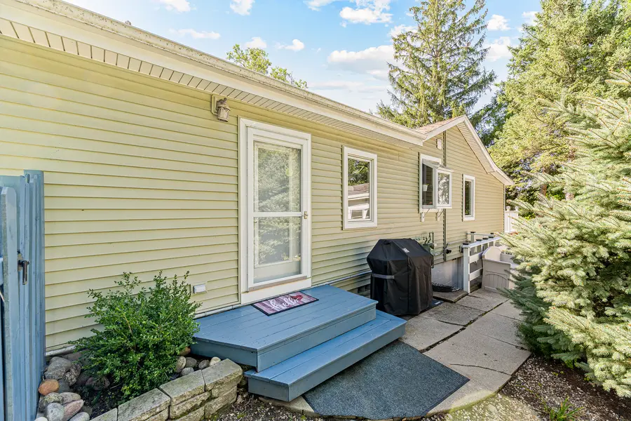 31 S Holly Avenue, Fox Lake, IL 60020 - #3