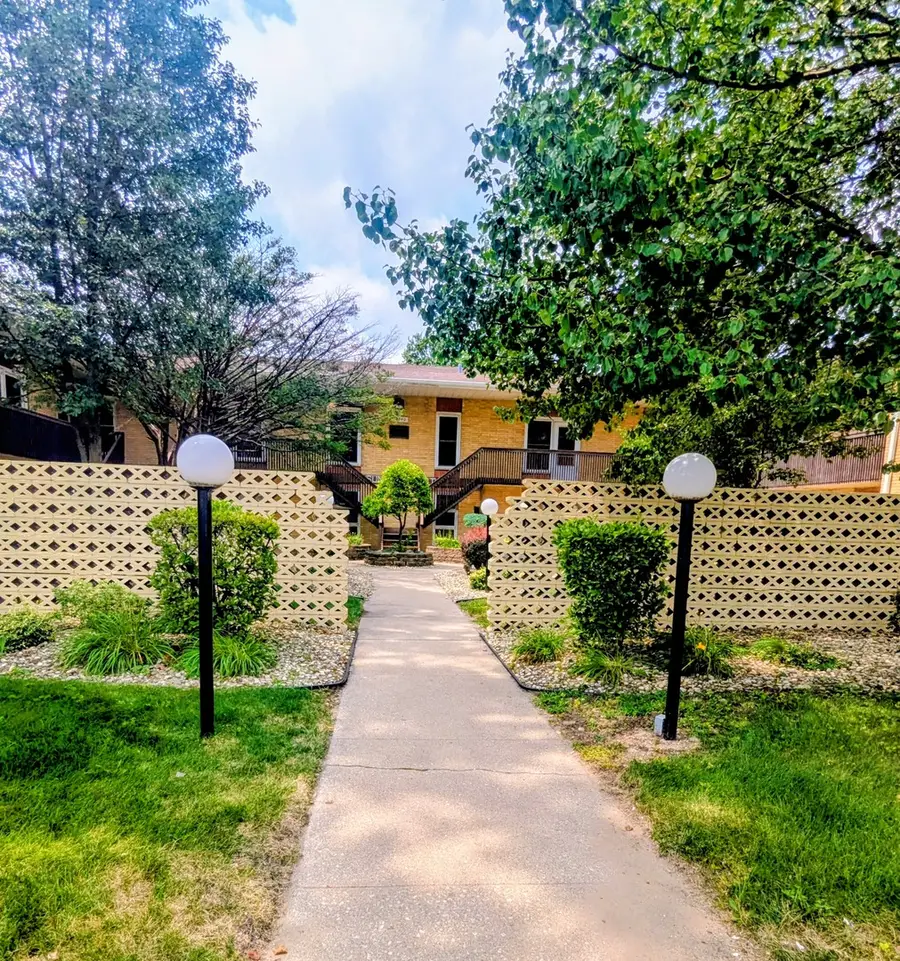 18340 Burnham Avenue #11, Lansing, IL 60438 - #2