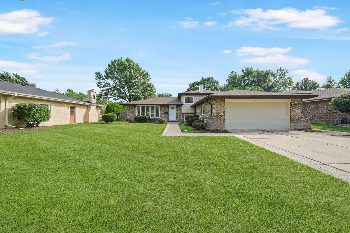 1617 Holly Avenue, Darien, IL 60561 - #1