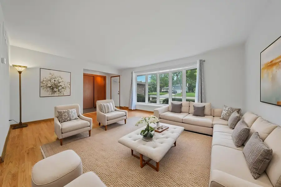 1617 Holly Avenue, Darien, IL 60561 - #3