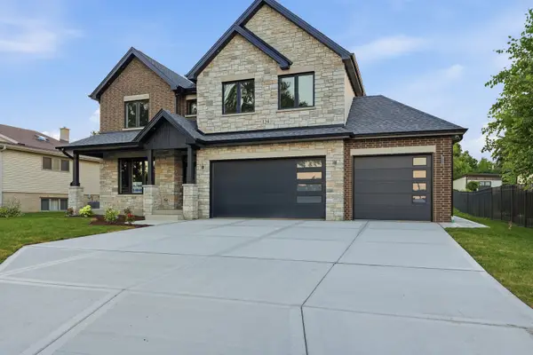 134 Holly Avenue, Darien, IL 60561