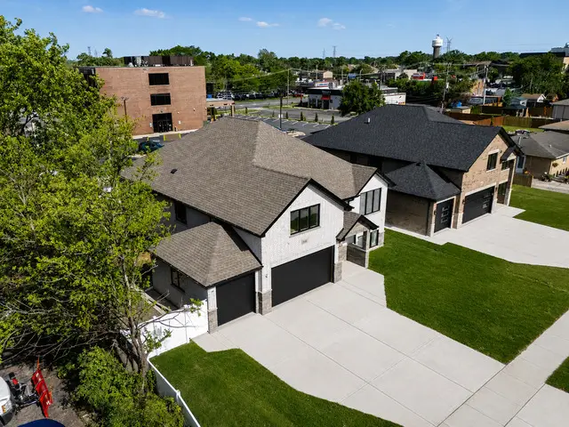 8003 S Oconto Avenue, Bridgeview, IL 60455 - #2
