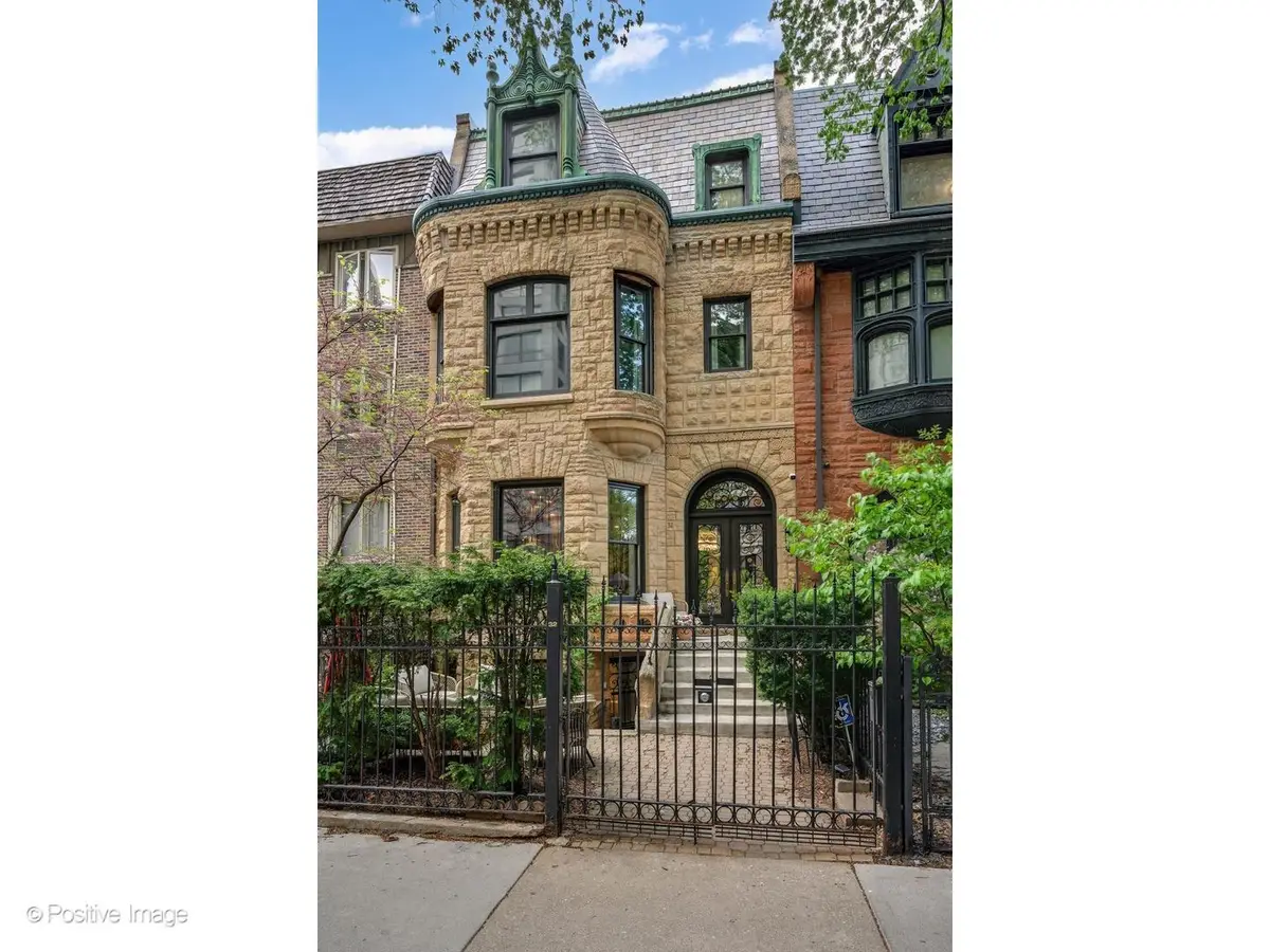 32 E Bellevue Place, Chicago, IL 60611 - #1