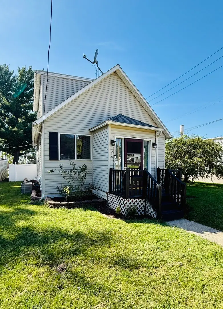 334 N 14th Street, Rochelle, IL 61068 - #2