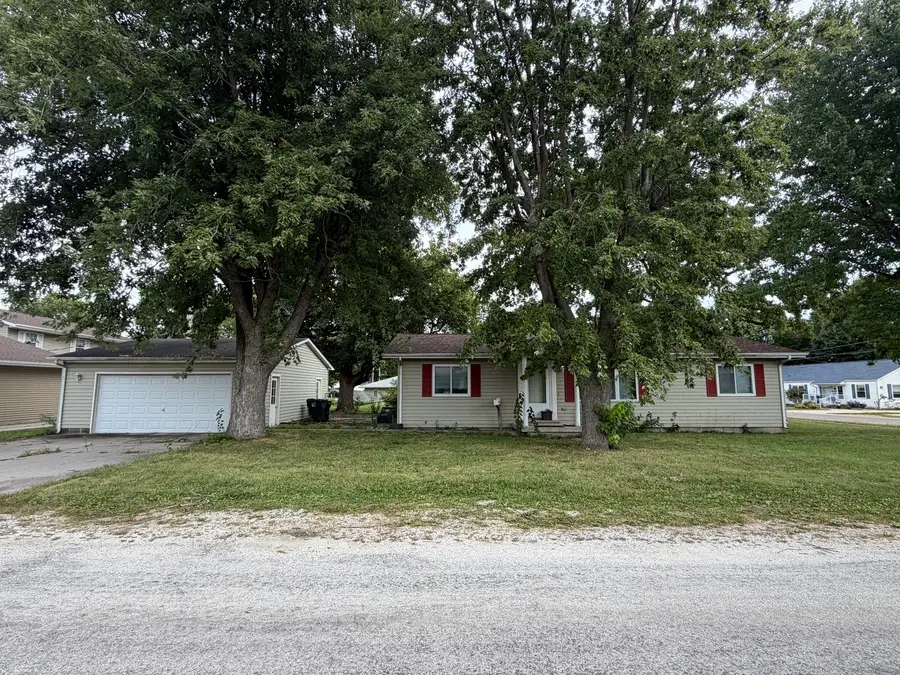 207 S Embarras Street, Tuscola, IL 61953 - #2