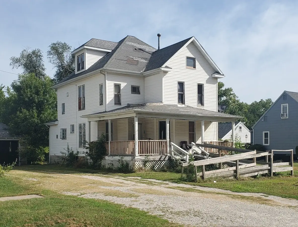 255 E Concord Street, Sheldon, IL 60966 - #1
