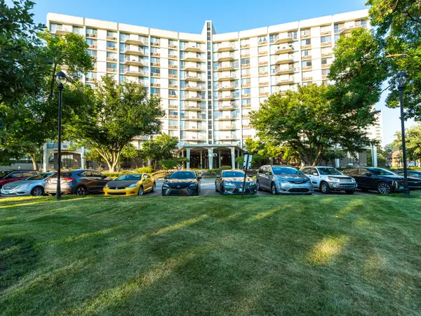 20 N Tower Road #8G, Oak Brook, IL 60523