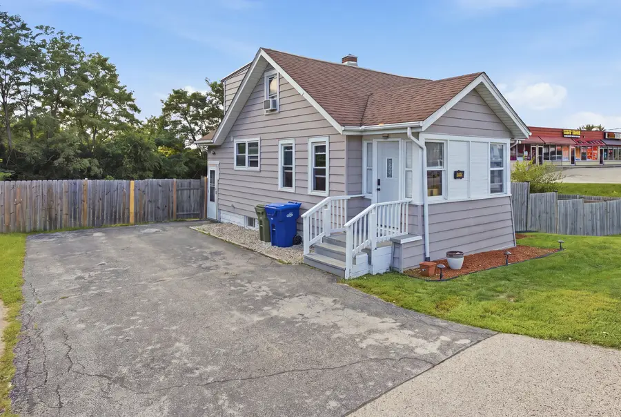 2110 N Green Bay Road, Waukegan, IL 60087 - #2