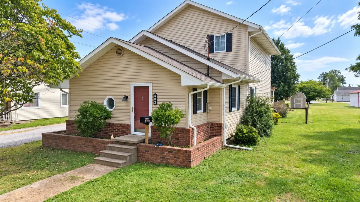 402 E Belleville Avenue, Christopher, IL 62822 - #1