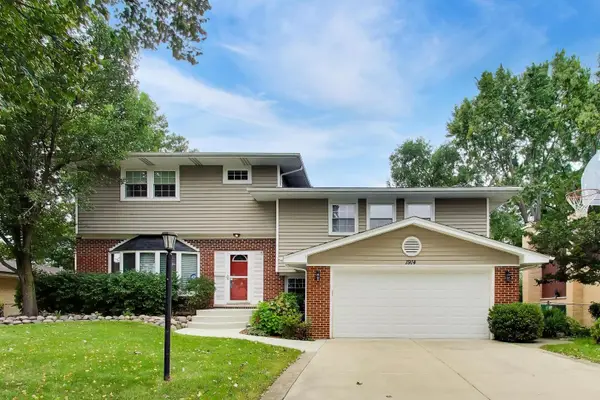 1914 N Burke Drive, Arlington Heights, IL 60004
