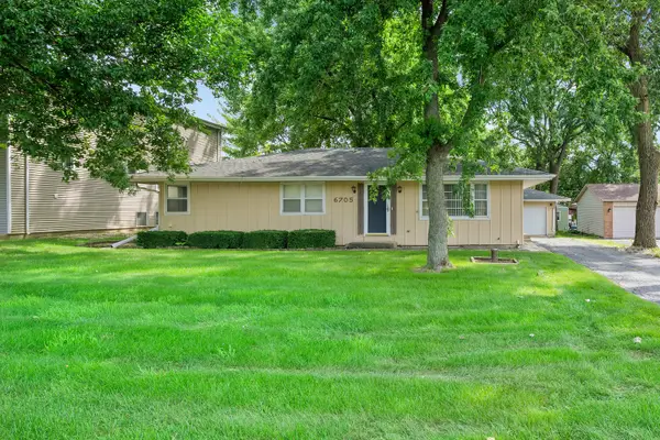 6705 Clarendon Hills Road, Darien, IL 60561