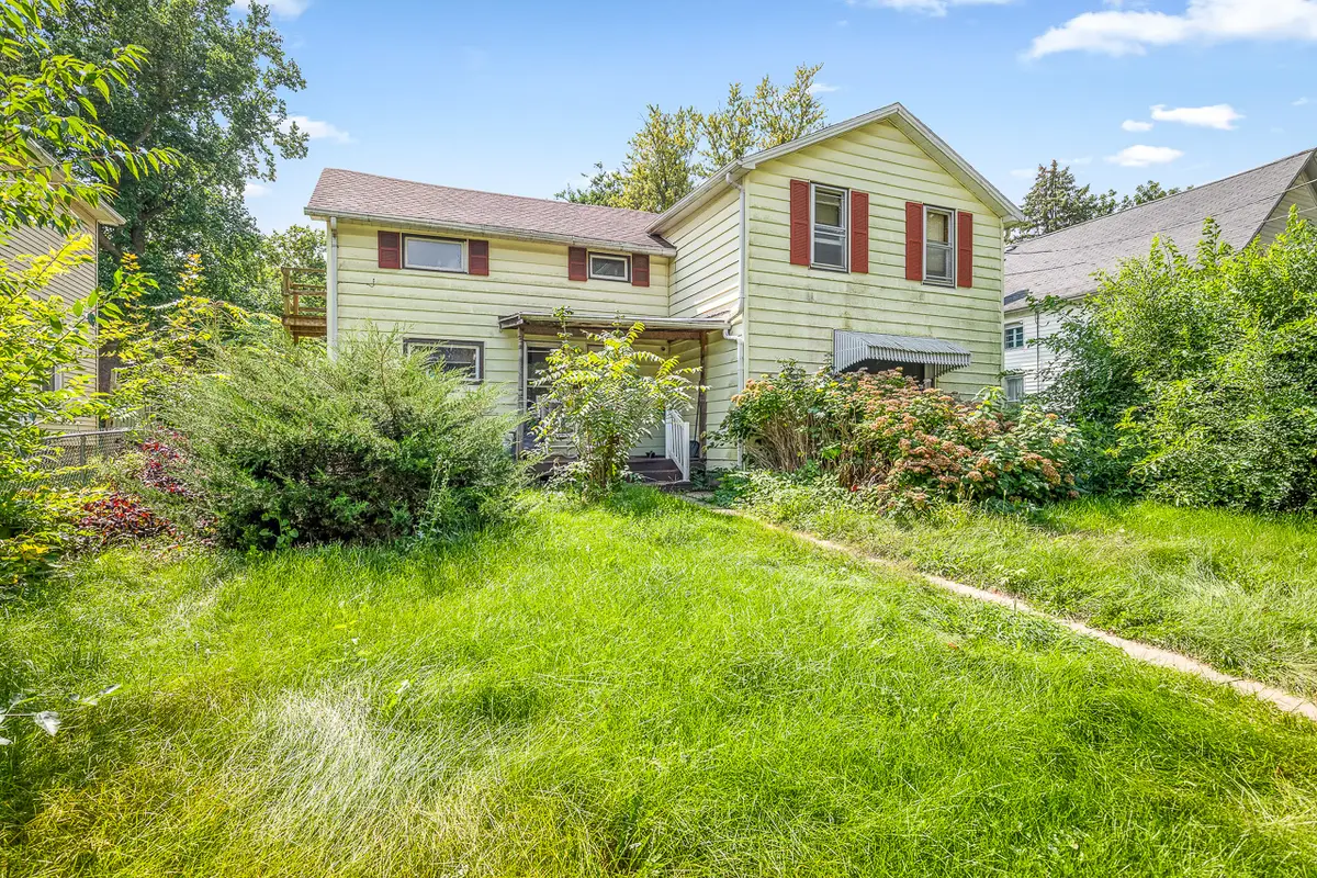 521 E Pleasant Street, Freeport, IL 61032 - #1