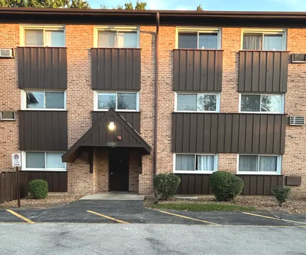 2209 Arbor Circle #25, Downers Grove, IL 60515