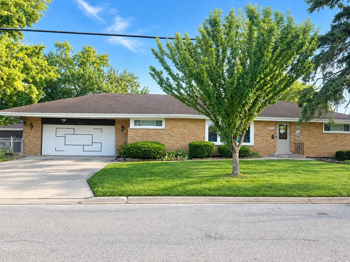 201 S Yale Avenue, Addison, IL 60101 - #1