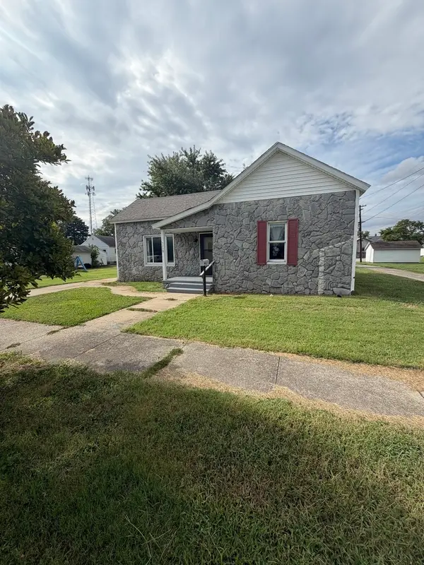110 W Webb Street, Carmi, IL 62821