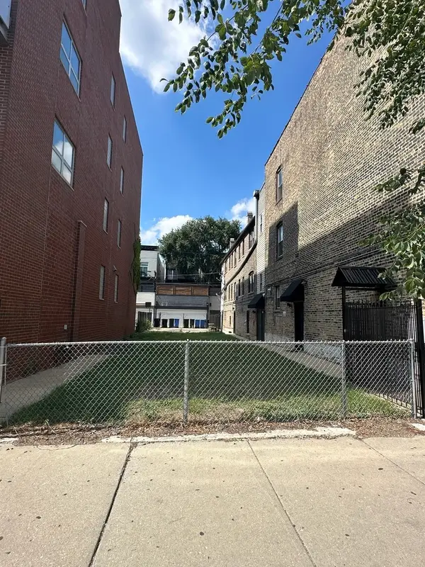 910 N Ashland Avenue, Chicago, IL 60622