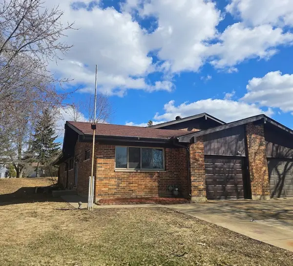 136 Virginia Court, Streamwood, IL 60107