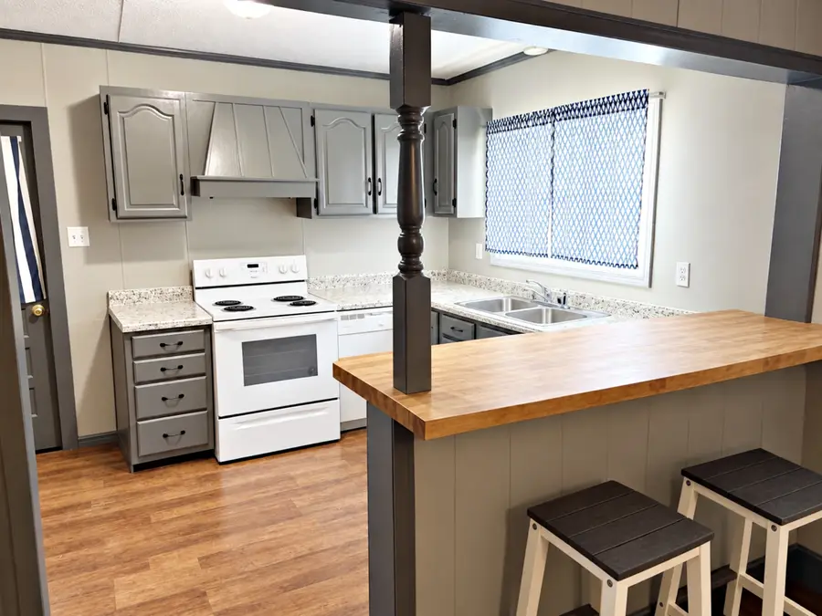 421 E 9th Street, Metropolis, IL 62960 - #2