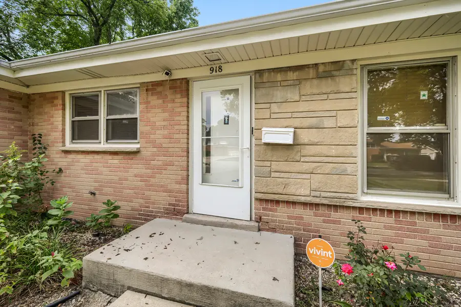 918 S Owen Street, Mount Prospect, IL 60056 - #3