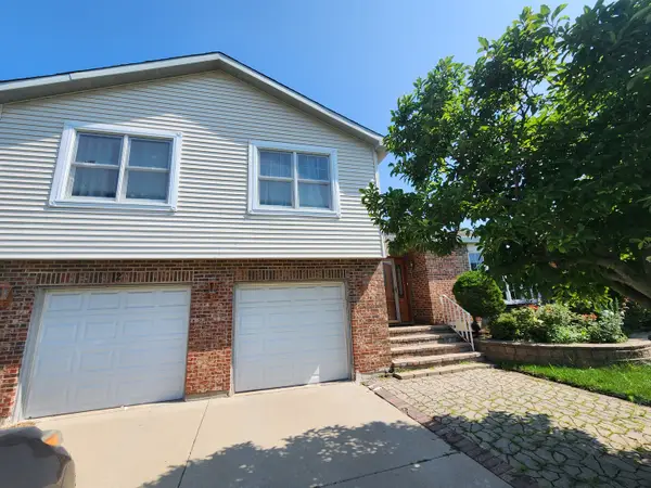 12 Mill Pond Drive, Glendale Heights, IL 60139