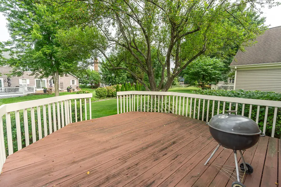 2157 N Lake Shore Circle, Arlington Heights, IL 60004 - #3
