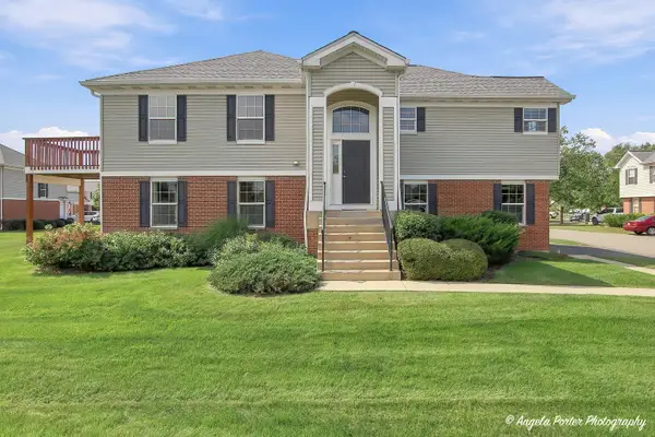 512 Legend Lane, McHenry, IL 60050