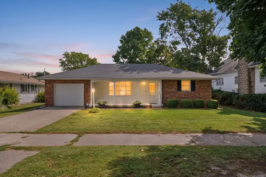 105 S Howard Street, Newman, IL 61942 - #2