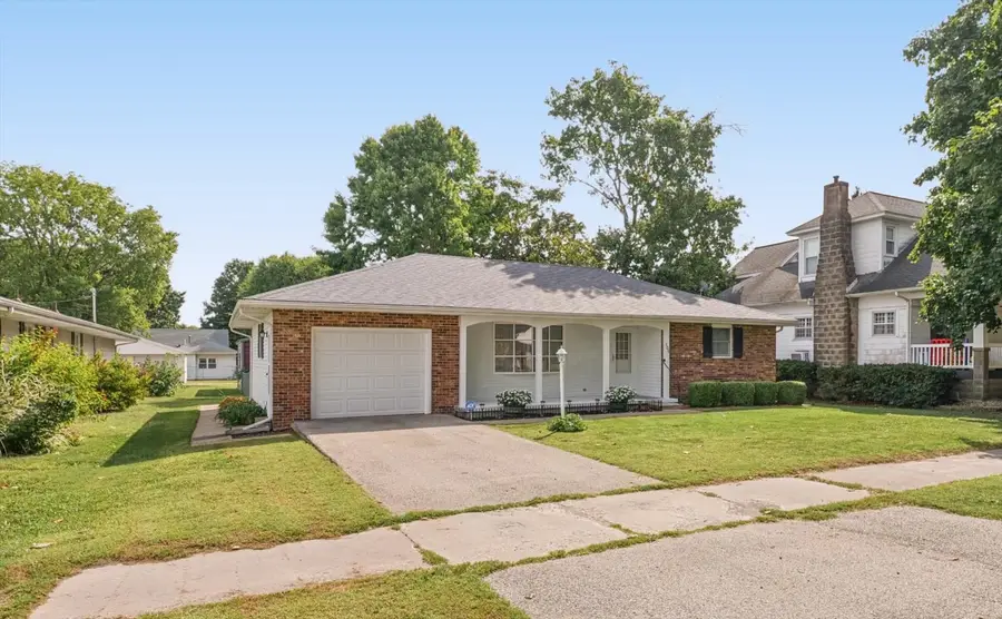 105 S Howard Street, Newman, IL 61942 - #3