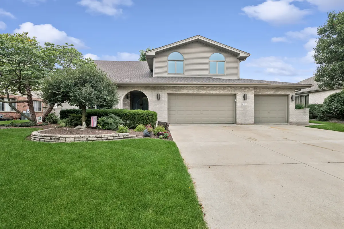 8122 Hampton Drive, Woodridge, IL 60517 - #1