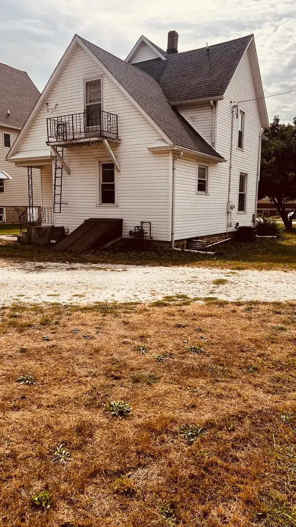 397 W Chebanse Avenue, Chebanse, IL 60922 - #2